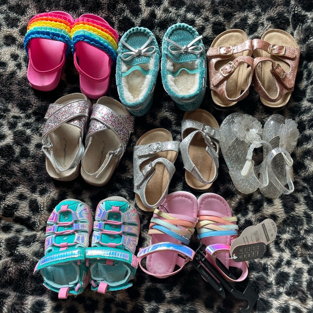 Toddler/baby lot of sandals size 5 New